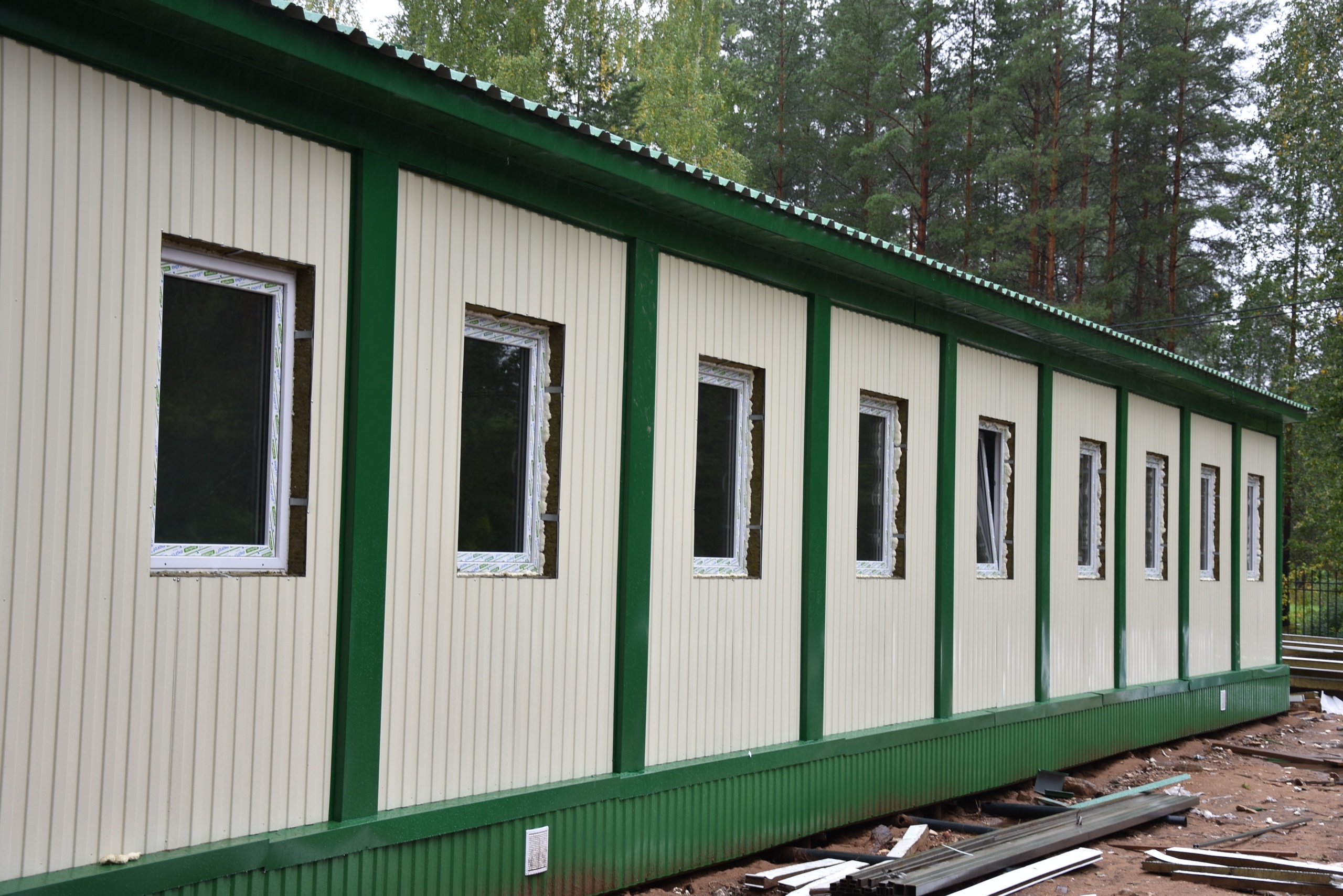 Продолжаются работы обустройству нового модуля Сазоновской амбулатории.