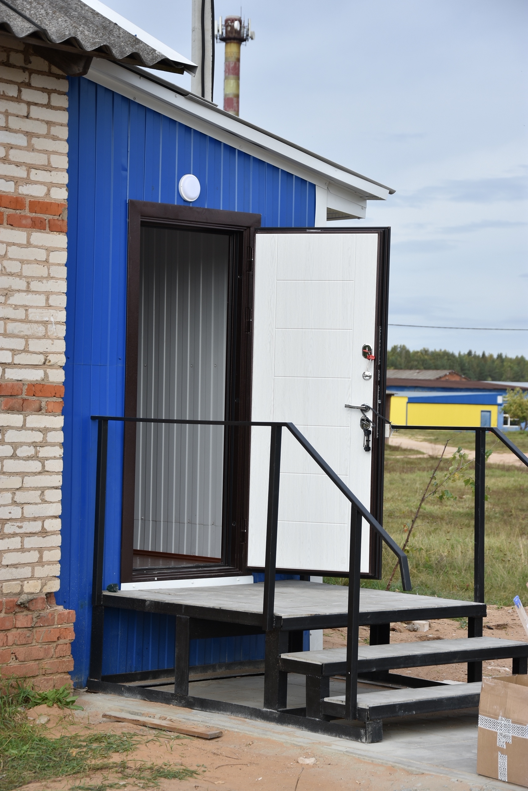 В поселке Смердомский завершен ремонт помещения почтового отделения.